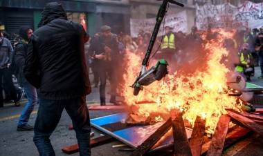 PROTESTA CONTRA EL GOBIERNO DE MACRON: LA HUELGA DE TRANSPORTES EN FRANCIA, CAMINO DE SUPERAR TODOS LOS RÉCORDS