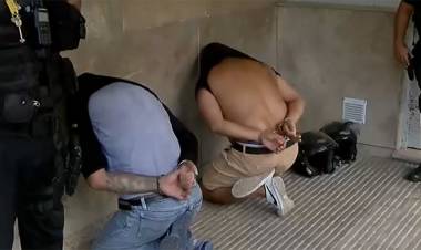 EN ROSARIO GOLPEARON A UN REPARTIDOR PARA ROBARLE CASI UN MILLÓN DE PESOS Y FUERON DETENIDOS