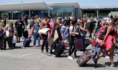 CONTINÚA EL PARO DE MALETEROS EN MAR DEL PLATA