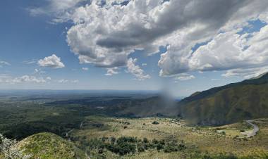UN MOTOCICLISTA CAYÓ AL VACÍO EN LA SIERRA DE COMECHINGONES