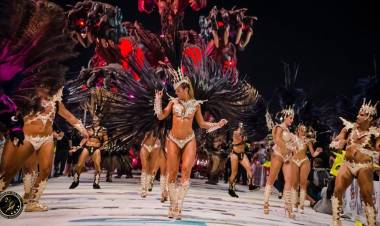 PRIMERA NOCHE DE FEBRERO, EL CARNAVAL DE GUALEGUAYCHÚ TRANSITA EL MES "MÁS VIBRANTE" DE LA TEMPORADA