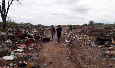 ABANDONO Y MUERTE EN SANTIAGO DEL ESTERO: TIRÓ SU BEBA AL BASURAL Y DEJÓ UNA CARTA