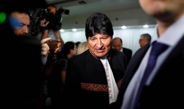 LUEGO DE HABLAR TELEFÓNICAMENTE CON EL PRESIDENTE FERNÁNDEZ, EVO MORALES DEJÓ LA ARGENTINA Y VIAJÓ A CUBA POR UN TRATAMIENTO MÉDICO