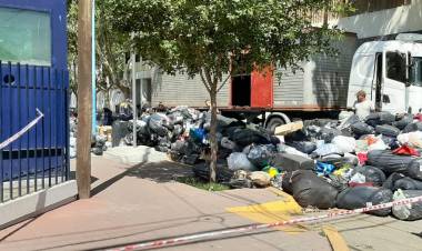 EN UN OPERATIVO LEY DE MARCAS EN VILLA MERCEDES, LA POLICÍA FEDERAL INCAUTÓ 400 BULTOS DE ROPA