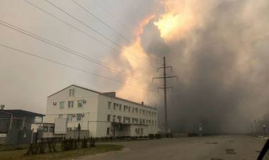 PELIGRO EN UCRANIA EL FUEGO ESTÁ GOLPEANDO EL REACTOR 4 DE CHERNOBYL