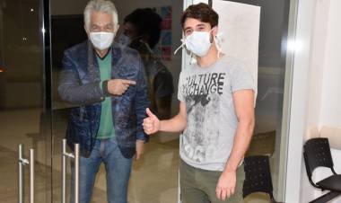 SAN LUIS YA NO TIENE CASOS ACTIVOS DE CORONAVIRUS: EL GOBERNADOR ACOMPAÑÓ AL PACIENTE NÚMERO 10 AL QUE LE DIERON EL ALTA HOSPITALARIA