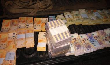 SAN LUIS: SE SECUESTRAN ARMAS DE FUEGO Y ELEVADA SUMA DE DINERO EN EFECTIVO, SE INVESTIGA SU PROCEDENCIA Y ORIGEN