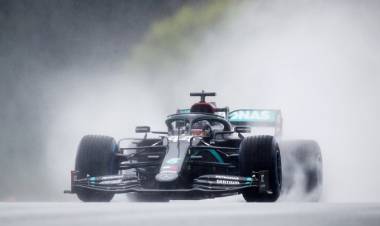 CONTUNDENCIA DE LEWIS HAMILTON BAJO LA LLUVIA Y SE QUEDÓ CON LA POLE DEL GP DE ESTIRIA DE FÓRMULA 1