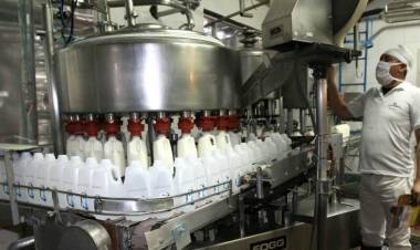 POR UNA MEDIDA SINDICAL, ADVIERTEN QUE "PODRÍA FALTAR LECHE" EN LOS PRÓXIMOS DÍAS