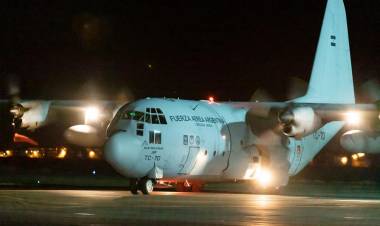 TIERRA DEL FUEGO: UN HERCULES C-130 ARRIBÓ A RÍO GRANDE TRASLADANDO PROFESIONALES DEL INSTITUTO MALBRÁN E INSUMOS SANITARIOS