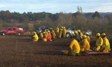 INCENDIOS FORESTALES EN CÓRDOBA: BOMBEROS TRABAJAN SOBRE PUNTOS CALIENTES