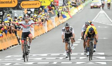TADEJ POGACAR CONQUISTÓ LOS PIRINEOS EN EL TOUR DE FRANCIA, EN LO QUE FUE UN FESTIVAL ESLOVENO