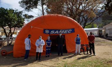 SALTA: INSTALAN CARPAS SANITARIAS EN EL HOSPITAL SAN BERNARDO