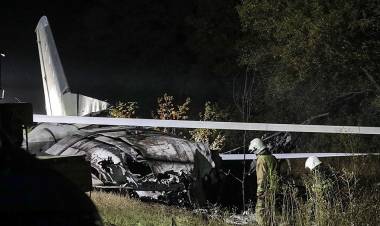 CATÁSTROFE AÉREA EN EL NORESTE DE UCRANIA, UNA VEINTENA DE MUERTOS AL ESTRELLARSE UN AVIÓN MILITAR