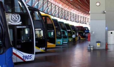 MEDIANTE BOLETÍN OFICIAL AUTORIZAN LA REANUDACIÓN DE LOS SERVICIOS DE COLECTIVOS DE LARGA DISTANCIA Y TRENES