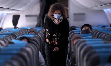 DESPUÉS DE 7 MESES, DESDE EZEIZA SALIERON LOS PRIMEROS VUELOS REGULARES DE AEROLÍNEAS ARGENTINAS