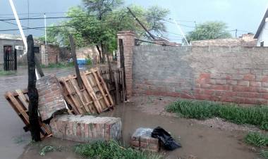 FUERTE TEMPORAL EN EL INTERIOR SANTIAGUEÑO PROVOCÓ GRAVES DESTROZOS Y FAMILIAS AFECTADAS