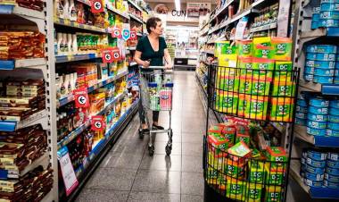 SEGÚN EL INDEC UNA FAMILIA NECESITÓ CASI $50.000 EN OCTUBRE PARA NO SER POBRE, LA MAYOR SUBA EN DOS AÑOS