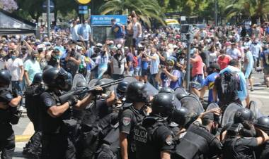 DERECHOS HUMANOS DE LA NACIÓN DENUNCIÓ A LARRETA Y SANTILLI POR LA REPRESIÓN DURANTE EL VELATORIO DE MARADONA