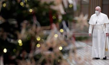 EN EL TRADICIONAL “URBI ET ORBI”, EL PAPA PIDIÓ "VACUNAS PARA TODOS" EN SU MENSAJE DE NAVIDAD