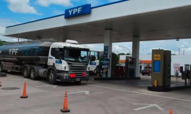DESDE LA MEDIANOCHE YPF AUMENTÓ UN 2.9% LOS COMBUSTIBLES