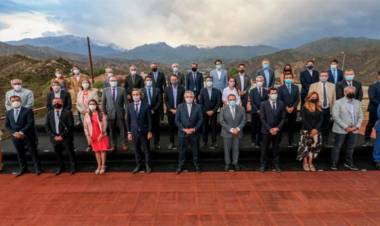 LA RIOJA: FERNÁNDEZ ENCABEZÓ EN CHILECITO LA SEGUNDA REUNIÓN DEL GABINETE FEDERAL