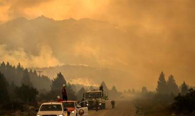 RÍO NEGRO: SE AGRAVA SITUACIÓN POR INCENDIOS FORESTALES EN EL BOLSÓN