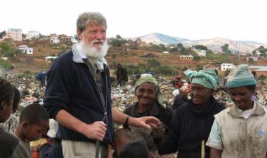 PEDRO OPEKA, EL CURA ARGENTINO QUE ES CANDIDATO AL PREMIO NOBEL DE LA PAZ