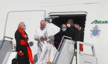 EL PAPA FRANCISCO INICIÓ SU DIFÍCIL VIAJE POR IRAK