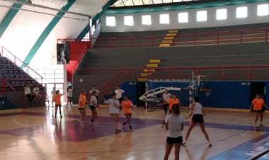 ENTRENAMIENTOS DE LAS SELECCIONES DE HANDBALL DE SAN LUIS, LA MAYOR FEMENINA PARTICIPARÁ EN EL TORNEO VENDIMIA Y UNA VILLLAMERCEDINA EN LA LISTA