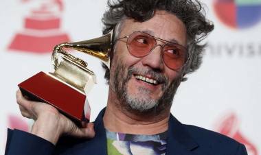 EL GRAMMY 2021 AL "MEJOR ÁLBUM LATINO DE ROCK O ALTERNATIVO" LO GANÓ FITO PÁEZ