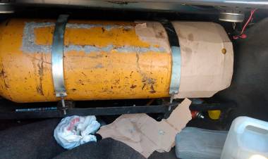 CORRIENTES: MÁS DE 11 KILOS DE MARIHUANA OCULTADOS EN EL TUBO DE GNC DEL AUTO