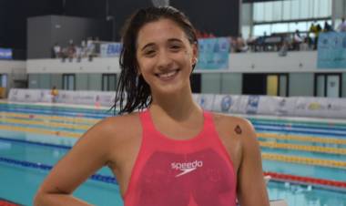 DELFINA PIGNATIELLO BRILLÓ EN EL SUDAMERICANO DE DEPORTES ACUÁTICOS Y SE SUBIÓ A LO MÁS ALTO EN 800 LIBRES