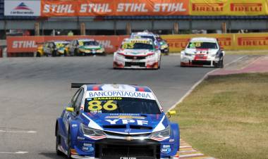 CANAPINO REDONDEÓ UN BUEN FIN DE SEMANA EN EL SÚPER TC2000, GANÓ UNA CARRERA VIBRANTE EN EL OSCAR Y JUAN GÁLVEZ