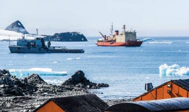 CONCLUYÓ LA CAMPAÑA ANTÁRTICA DEL ROMPEHIELOS “ALMIRANTE IRÍZAR” Y ESTÁ DE REGRESO EN USHUAIA