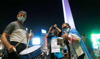 TENSIÓN E INCIDENTES EN OLIVOS Y LA ROSADA, DURANTE MANIFESTACIONES CONTRA LAS MEDIDAS TOMADAS POR EL GOBIERNO ANTE LA PANDEMIA