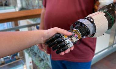 EE.UU.: CREAN UNA MANO ROBÓTICA CON INTELIGENCIA ARTIFICIAL