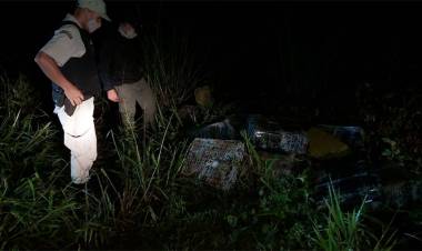EN MISIONES CERCA DE LA ORILLA DEL RÍO PARANÁ DECOMISARON MÁS DE 1.500 KILOS DE DROGA