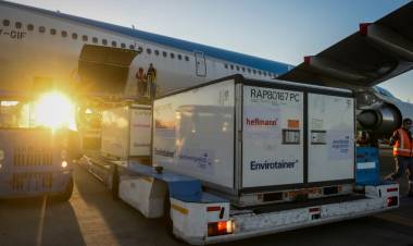 LLEGÓ DE CHINA UN SEGUNDO VUELO DE AEROLÍNEAS ARGENTINAS CON 371.200 DOSIS DE VACUNAS