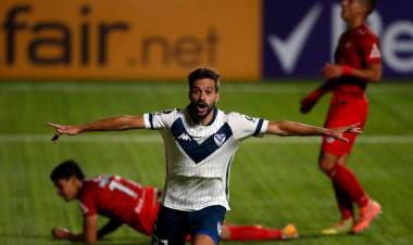 VÉLEZ ROMPIÓ LA RACHA EN LA COPA LIBERTADORES, GANÓ EN CHILE Y AHORA SUEÑA CON LA CLASIFICACIÓN