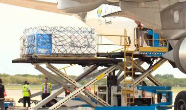 VACUNAS CONTRA EL CORONAVIRUS: VUELVE AL PAÍS UN NUEVO VUELO DE AEROLÍNEAS CON 500 MIL DOSIS DE SPUTNIK V