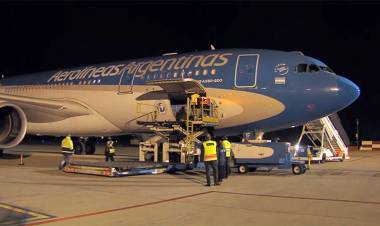 LLEGÓ ESTE JUEVES A LA ARGENTINA UN NUEVO VUELO CON 500 MIL DOSIS DE VACUNAS SPUTNIK V