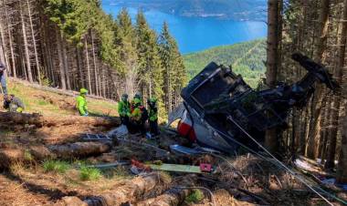 TRAGEDIA EN LOS ALPES ITALIANOS AL CAER UN TELEFÉRICO, OCHO PERSONAS MURIERON Y DOS ESTÁN HERIDAS