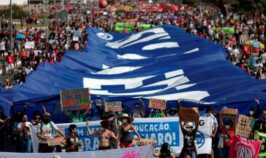 MASIVAS MOVILIZACIONES Y PROTESTAS EN BRASIL, PIDEN DESTITUIR A BOLSONARO POR SU MANEJO DE LA PANDEMIA