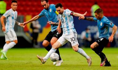 LA SELECCIÓN ARGENTINA FESTEJÓ POR PRIMERA VEZ EN LA COPA AMÉRICA 2021, DERROTÓ A URUGUAY Y ES LÍDER EN SU GRUPO