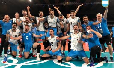 ¡HISTÓRICO! ARGENTINA EN VÓLEY MASCULINO LE GANÓ A ITALIA Y SE METIÓ ENTRE LOS CUATRO MEJORES EQUIPOS DESPUÉS DE 21 AÑOS