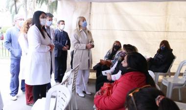 TUCUMÁN: LAS MUJERES PUEDEN REALIZARSE CONTROLES INTEGRALES EN EL TRÁILER UBICADO EN EL INSTITUTO DE MATERNIDAD