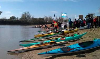 LA CARAVANA EN KAYAK POR LA LEY DE HUMEDALES AVANZA RUMBO AL CONGRESO, DONDE LLEGARÍAN EL PROXIMO MIÉRCOLES