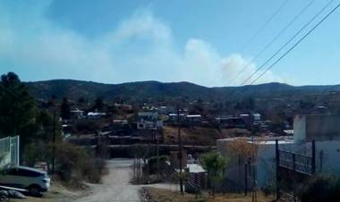 COMBATEN INCENDIO EN UNA LOCALIDAD CORDOBESA, HAY OTROS FOCOS ACTIVOS