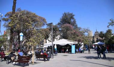 TUCUMÁN: DOBLE OPERATIVO  DE TESTEOS Y VACUNACIÓN EN  PLAZA INDEPENDENCIA